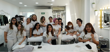Máster en estética tardes Valencia y Castellón de la Plana práctica en grupo