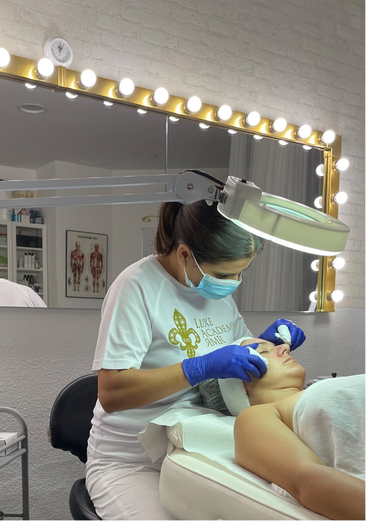 Máster en estética tardes Valencia y Castellón de la Plana practica con alumnas